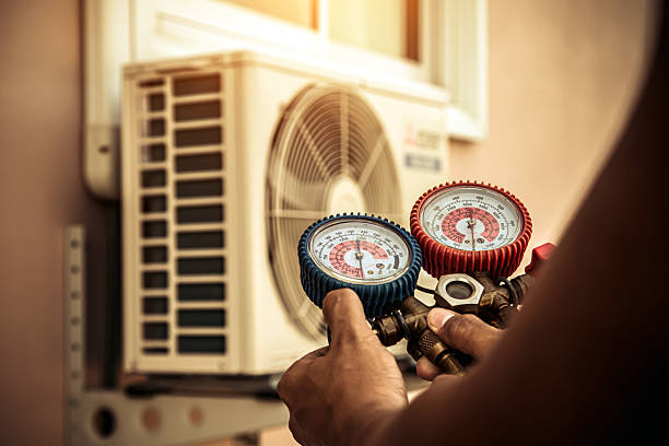 Professional Ac Installation technician working in Hanna City, IL